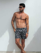 Load image into Gallery viewer, Pug