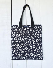 Load image into Gallery viewer, Pug