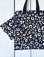 Load image into Gallery viewer, Pug